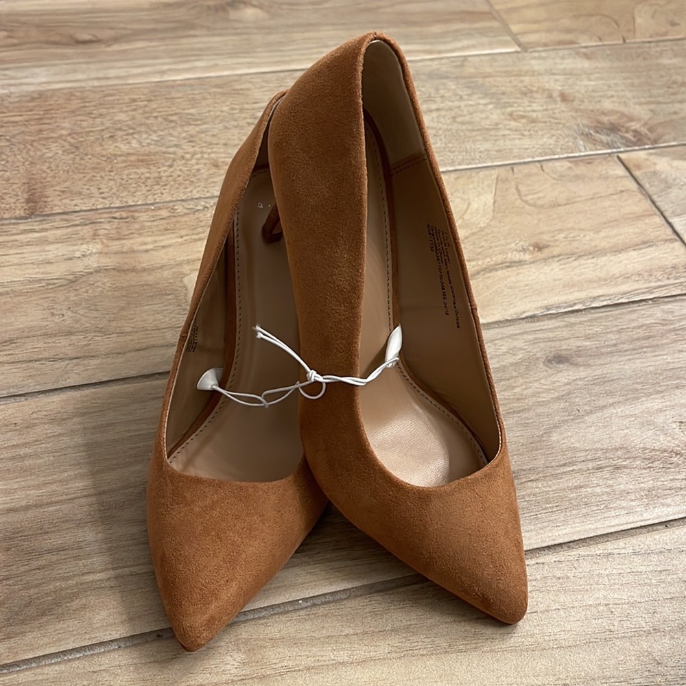 NWT a new day Pumps size 7.5W Caramel color.